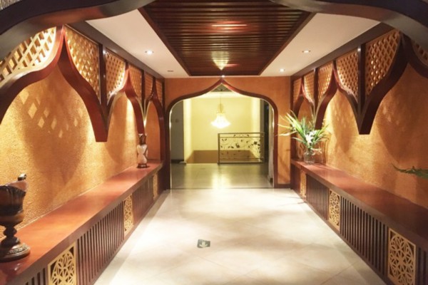 重庆特色眼睑板按摩，让你告别眼袋、黑眼圈，重回年轻态！