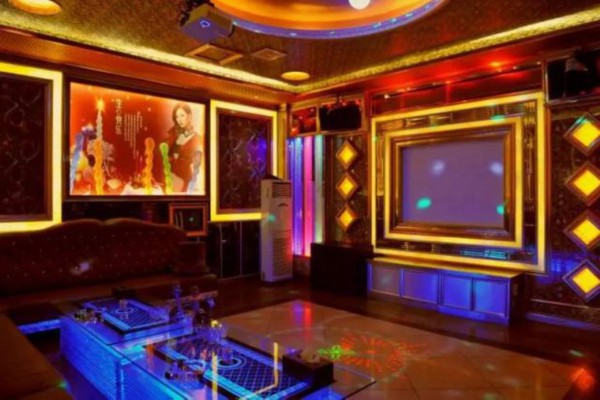 山城夜未央，重庆酒吧风情韵